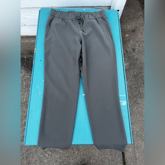 SOLD-Lululemon On The Fly - Picture 2 of 3